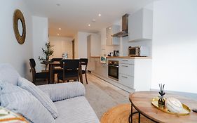 George House Modern Apartments By Vichy